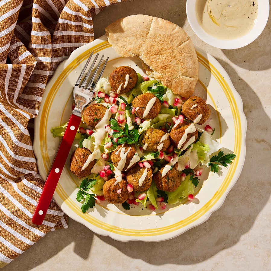 Falafel med tahinisås och granatäpple