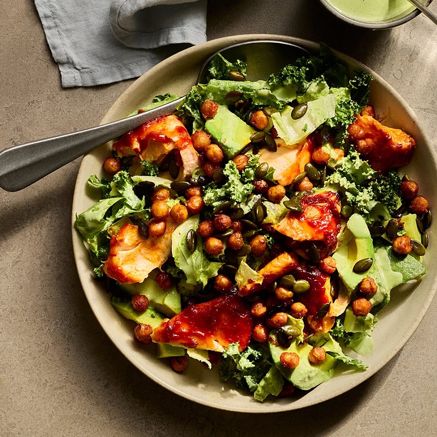 Sallad med green goddess och gochujanglax