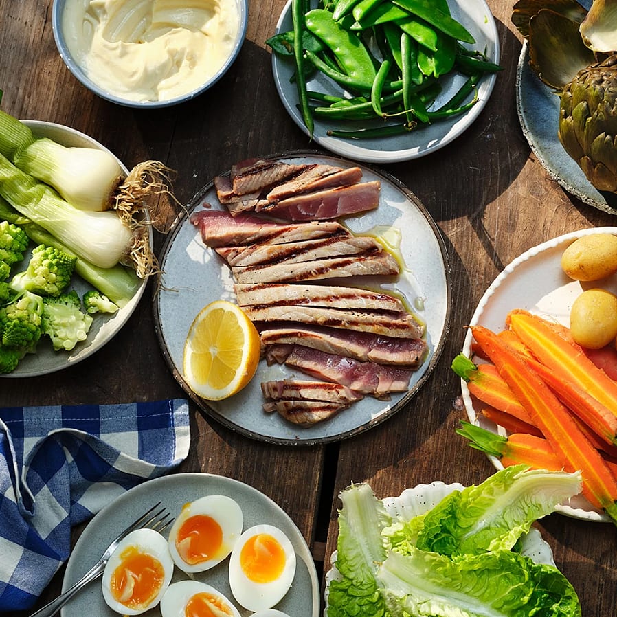 Grand aioli med grönsaker och grillad tonfisk