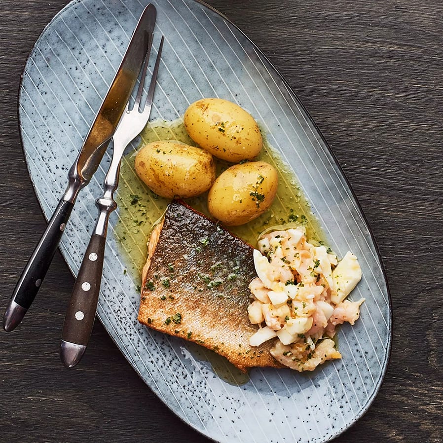 Fjällrödingfilé med ägg- och räkröra och persiljesmör