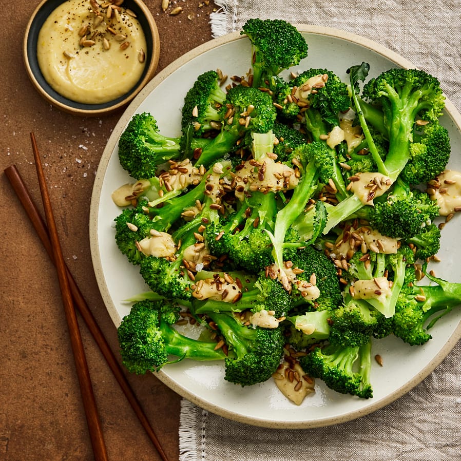 Ångad broccoli med sardelldressing