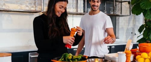 amorteringskravet 2018. En man och en kvinna i ett kök.