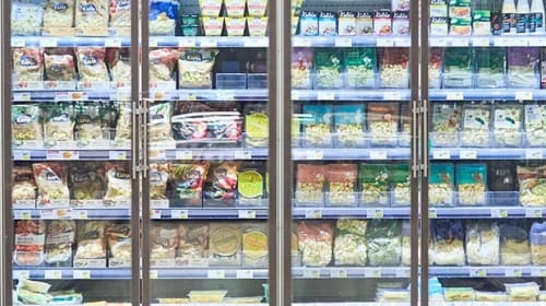 Kylskåp i en ICA-butik är en av sakerna som ICA-handlare kan leasa.