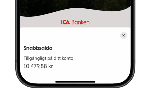 Del av en smartphone som visar var man kan se sitt Snabbsaldo i ICA Bankens app.