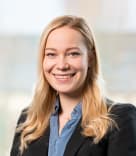 En medarbetare på kundservice - Kontakta oss så hjälper vi dig