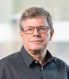 En medarbetare på kundservice - Kontakta oss så hjälper vi dig