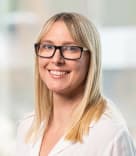 En medarbetare på kundservice - Kontakta oss så hjälper vi dig