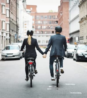 appen-cyklande-par-portratt