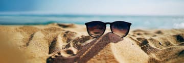 Solglasögon på stranden