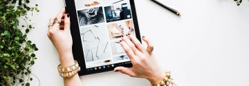 Person som shoppar online