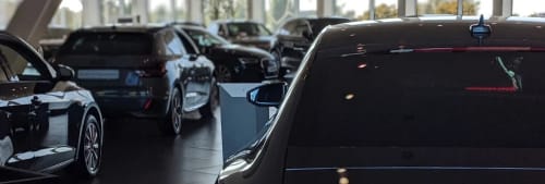 bilhall med begagnade bilar