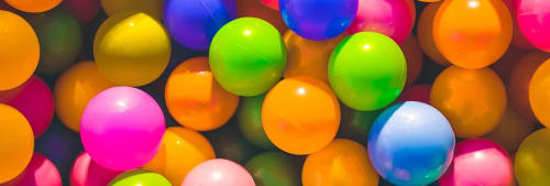 färgglada bollar