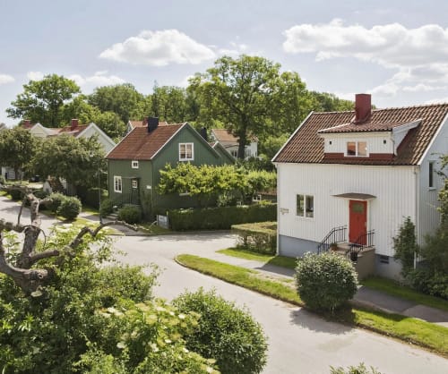 Villor utmed en gata. Gör en bolåneansökan hos ICA Banken för du har ett objekt klart och är redo att köpa.