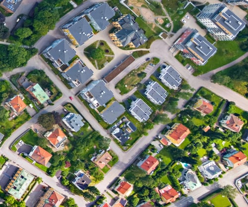 Flygfoto över en stad.
