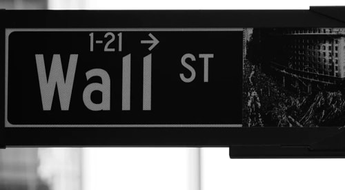wall street skylt. Fallande oljepriser.