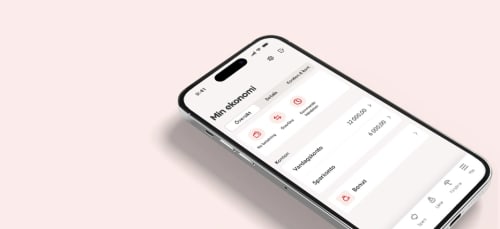 En smartphone med ICA Bankens app.