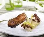 Grillad blomkål recept | ICA Grillkarré med getostkräm