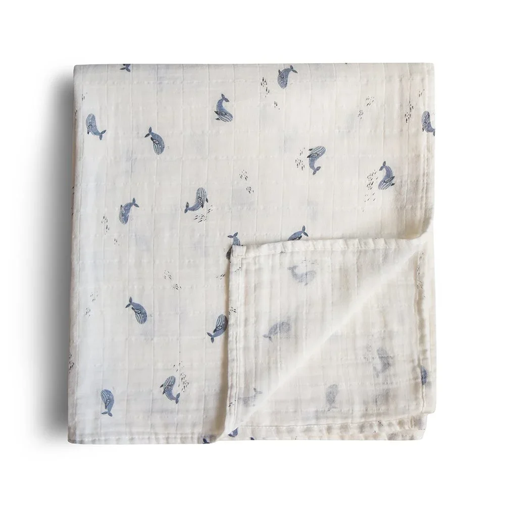 Mushie Muslin Swaddle Whales - Babyfiltar