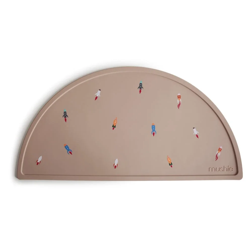 Mushie Silicone Mat Rocket - Barntallrik & barnbestick