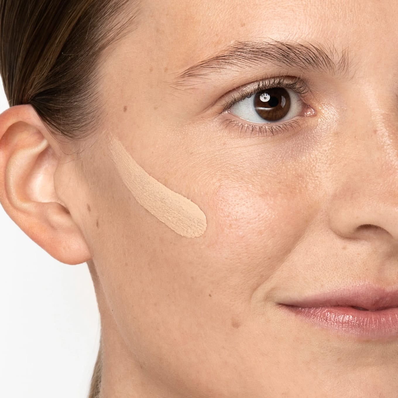 Lavinde Copenhagen Natural Glow Liquid Foundation 203 Sand Lavinde Copenhagen