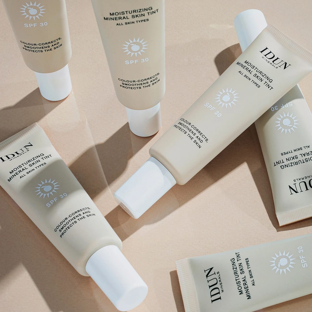 IDUN Minerals Moisturizing Mineral Skin Tint SPF30 27 ml Kungsholmen Light/Medium IDUN Minerals