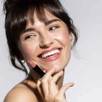 Uoga Uoga Nourishing Sheer Natural Lipstick 4 g Cuteberry