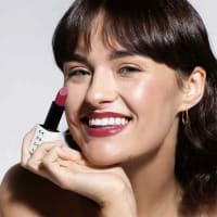 Uoga Uoga Nourishing Sheer Natural Lipstick 4 g Wildberry