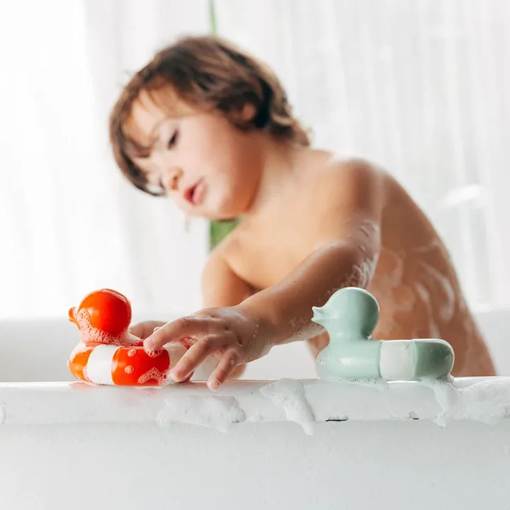 Oli & Carol Badanka Floaty Gummi Röd Oli & Carol