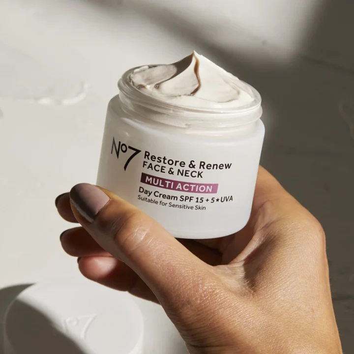 No7 Restore & Renew Multi Action Day Cream SPF15 50 ml No7