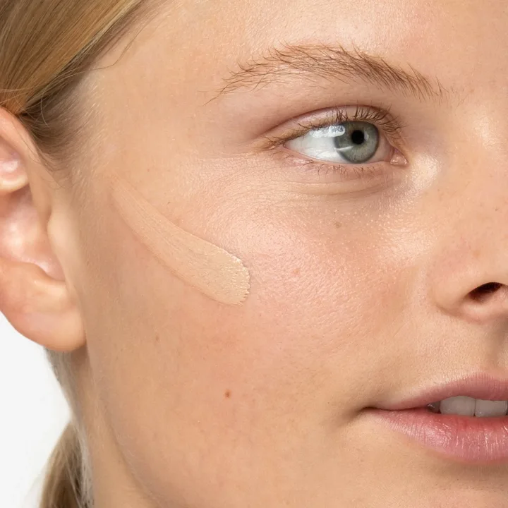 Lavinde Copenhagen Natural Glow Liquid Foundation 206 Ivory Lavinde Copenhagen