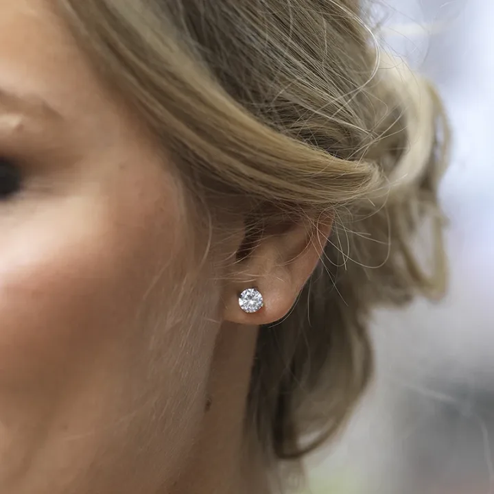 Blomdahl Örhängen Tiffany CZ White Silver 7 mm Blomdahl