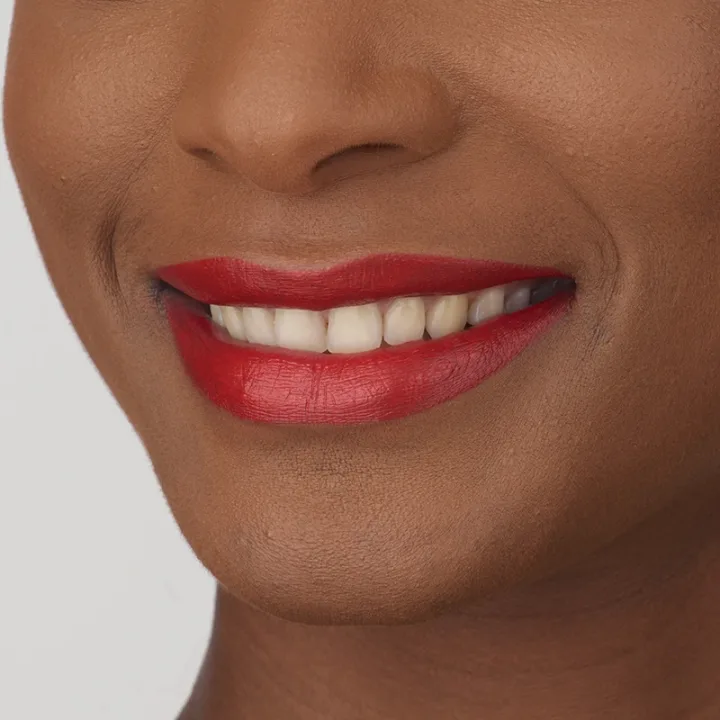 IsaDora Perfect Moisture Lipstick Refill 4g 215 Classic Red IsaDora