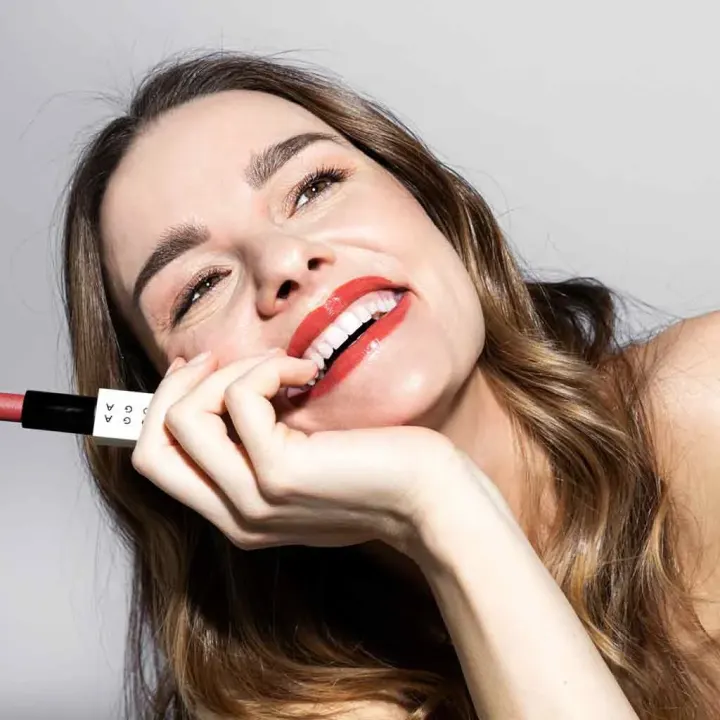 Uoga Uoga Nourishing Sheer Natural Lipstick 4 g Charmberry Uoga Uoga