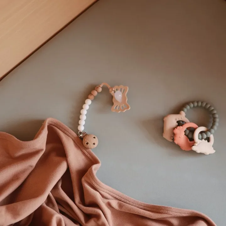 Mushie Pacifier Clip Eva White Mushie