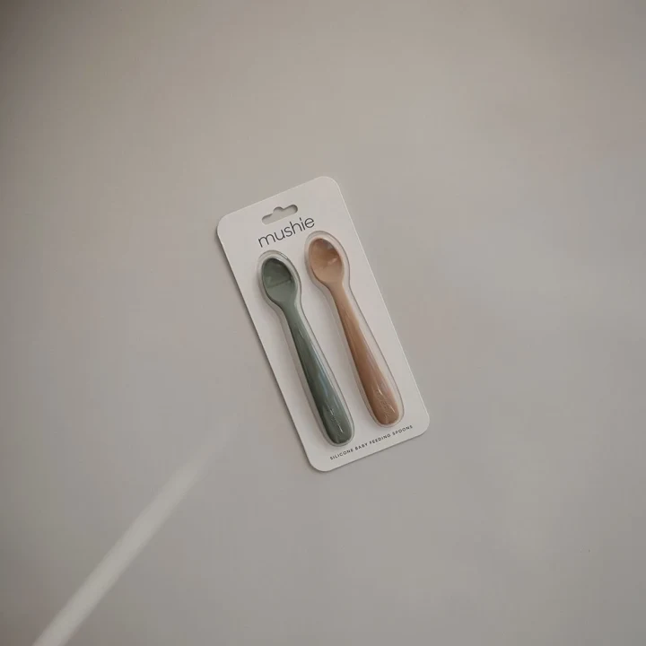 Mushie Silicone Feeding Spoons 2-pack Cambridge Blue/Shifting Sand Mushie