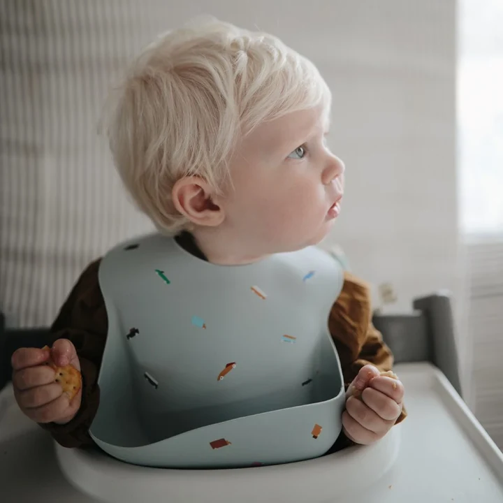 Mushie Silicone Bib Retro Cars Mushie