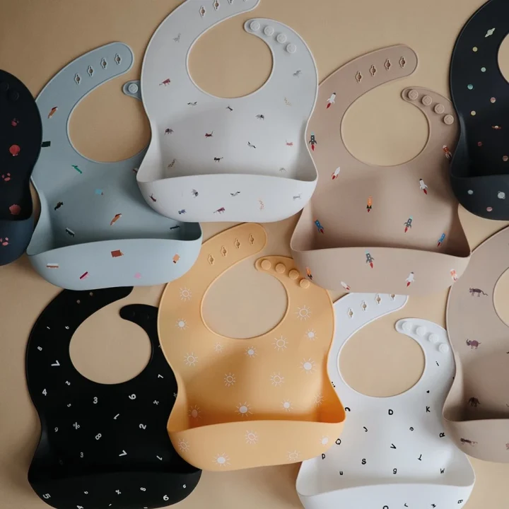 Mushie Silicone Bib Retro Cars Mushie