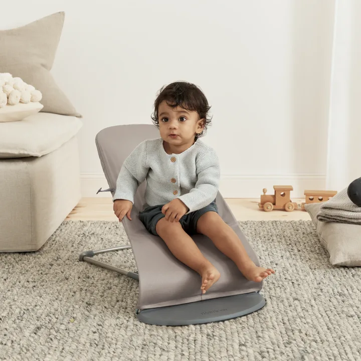 BabyBjörn Babysitter Bliss Vävd Klassisk Quilt Sandgrå Babybjörn