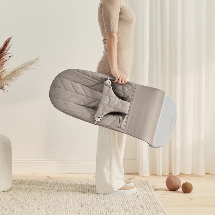 BabyBjörn Babysitter Bliss Vävd Klassisk Quilt Sandgrå Babybjörn