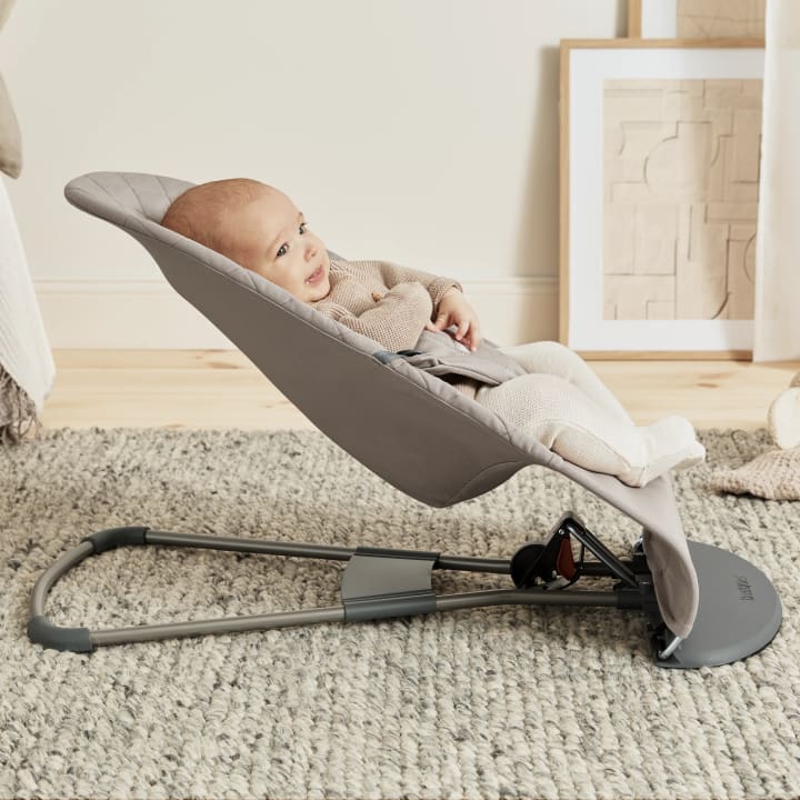 BabyBjörn Babysitter Bliss Vävd Klassisk Quilt Sandgrå Babybjörn