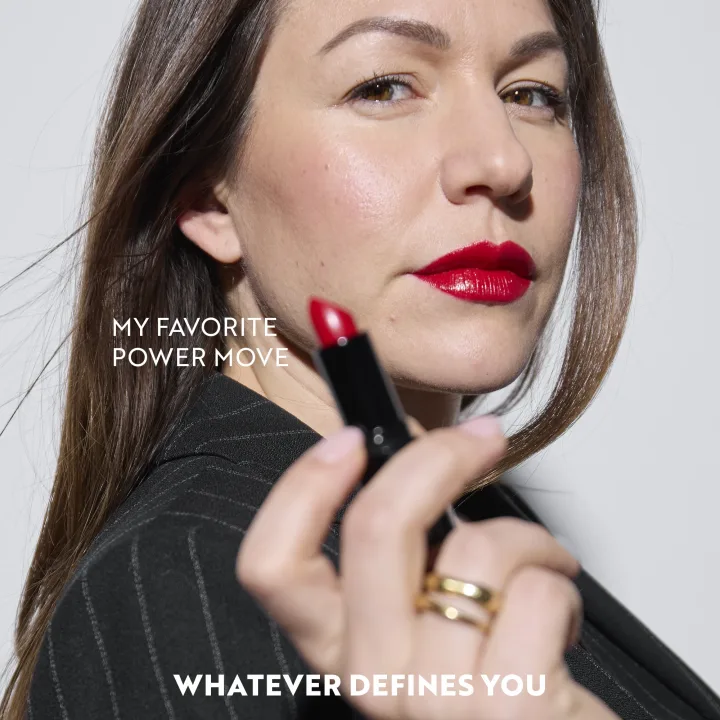 IsaDora Perfect Moisture Lipstick 4g 215 Classic Red IsaDora