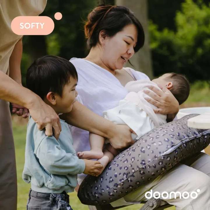 Doomoo Amningskudde Mörk Leopard Doomoo