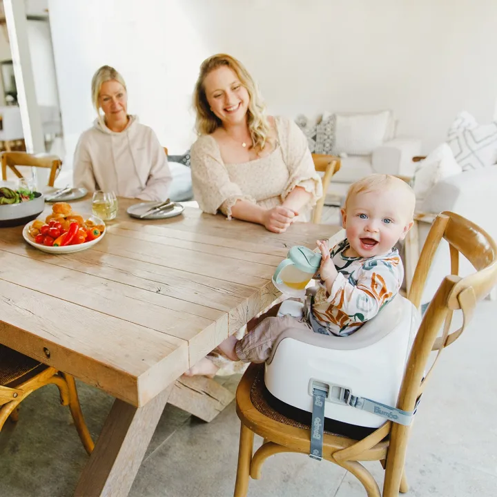 Bumbo Multisits med bricka Taupe Bumbo
