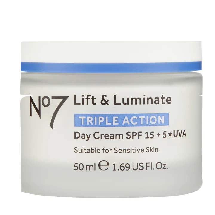 No7 Lift & Luminate Triple Action Day Cream SPF 15, 50 ml. Visa bild 5 av 5