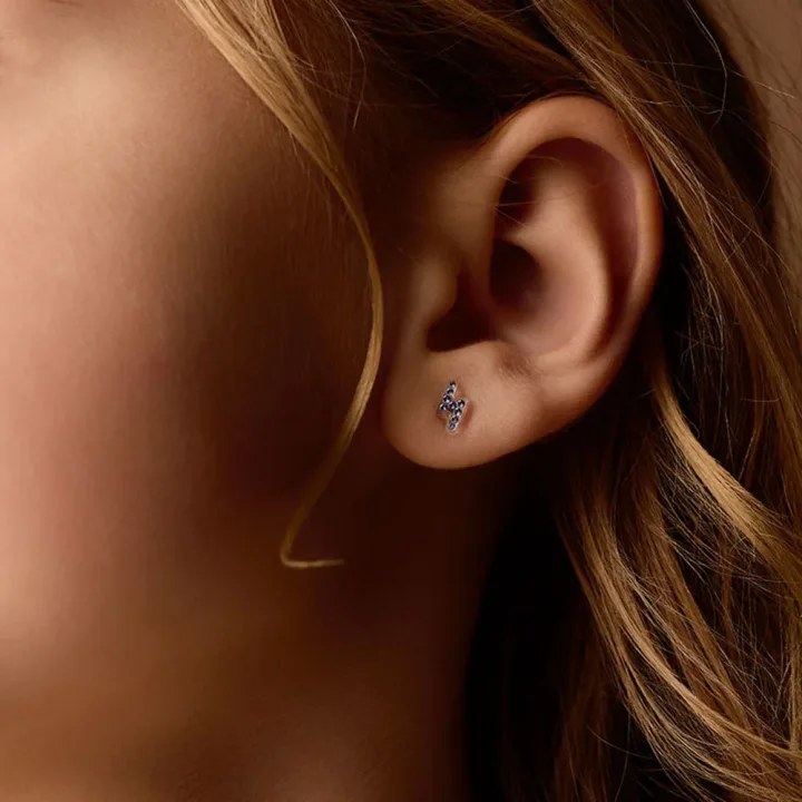 Blomdahl Medical Plastic Brilliance Flash 8 mm Sapphire Blomdahl