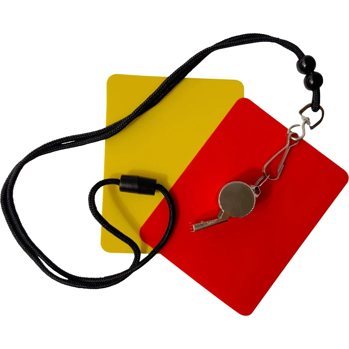 Domarset med visselpipa och kort