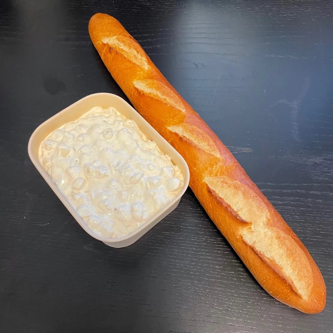 Baguette och god potatissallad, sweetchilipasta eller pastasallad