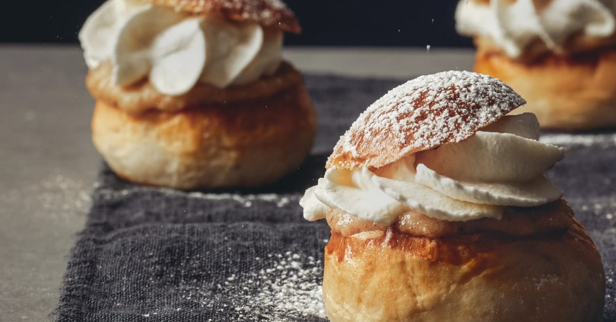 När är fettisdagen 2025? Hur säger man fettisdagen? Och varför semlor