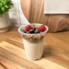 Yoghurtbägare med fruktgranola