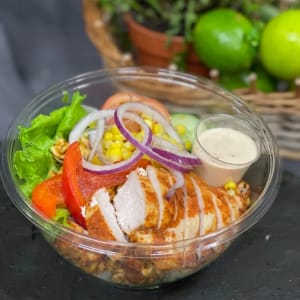 Grillad kyckling, sallad, tomat majs